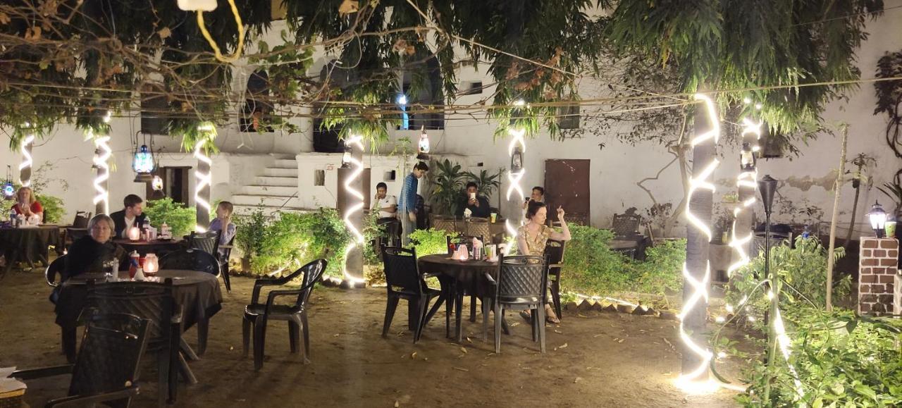 Il Padrino Hotel Pushkar Exteriör bild